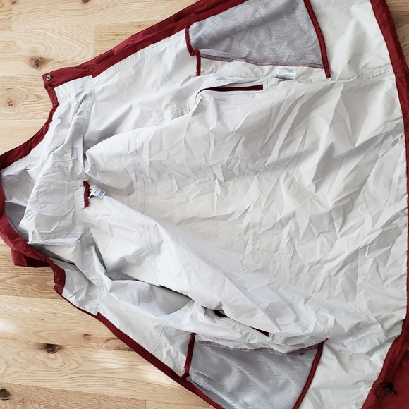 Men’s Helly Hansen Rain coat. Size Medium - Picture 9 of 11